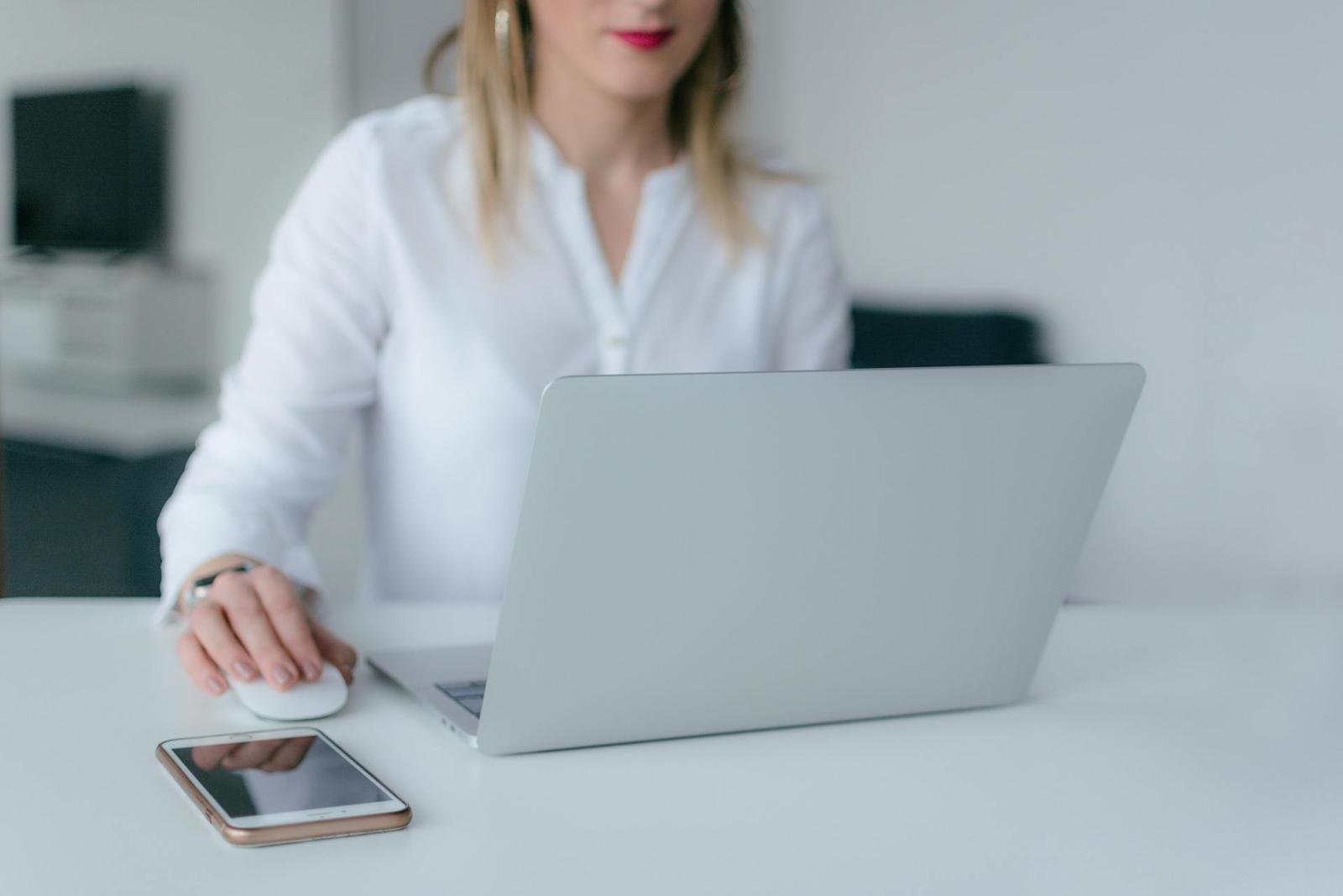 la formation en ligne, soft skills, reconversion professionnelle, e‑learning, formation en ligne, blended learning, présentiel, cours en ligne, tutorat en ligne, apprentissage à distance, catalogue de formations, témoignage apprenant, infographie CPF, infographie comparatif, webinar, bootcamp, MOOC, application mobile, interface LMS, forum apprenants, calendrier de sessions, certificat RNCP, tutorat expert,