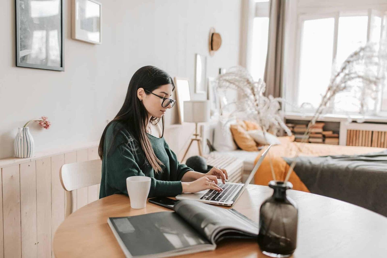 la formation en ligne, soft skills, reconversion professionnelle, e‑learning, formation en ligne, blended learning, présentiel, cours en ligne, tutorat en ligne, apprentissage à distance, catalogue de formations, témoignage apprenant, infographie CPF, infographie comparatif, webinar, bootcamp, MOOC, application mobile, interface LMS, forum apprenants, calendrier de sessions, certificat RNCP, tutorat expert,
